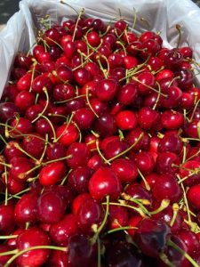 Grade A Fresh Cherries, Packaging Size: 2 Kg Carton